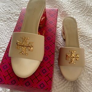 Tory Burch Cream Slide Sandals with Gold Accent NEW